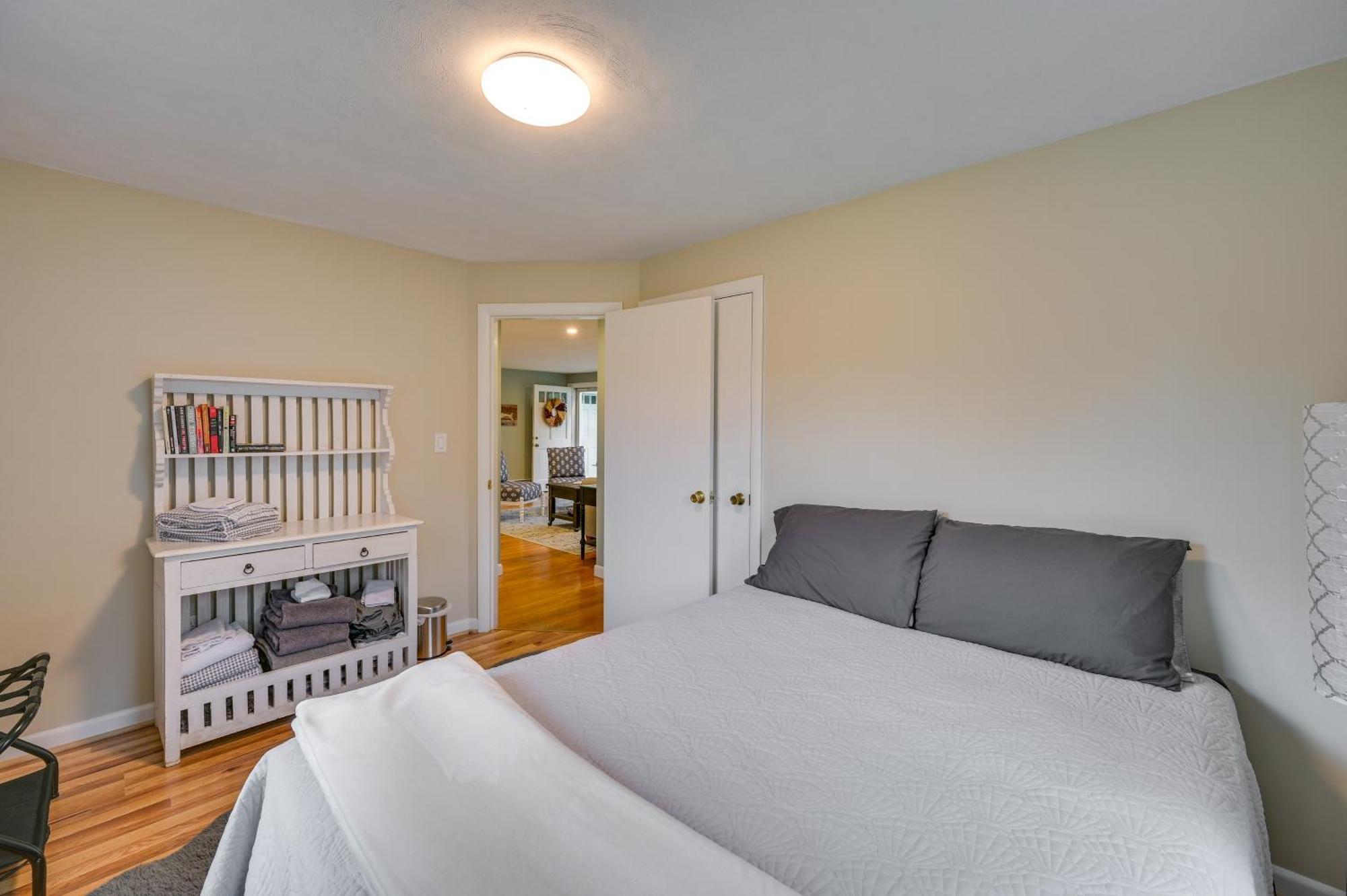 Marblehead Retreat With Sprawling Yard And Gas Grill! Apartment ภายนอก รูปภาพ